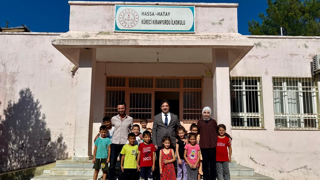 İlçe Milli Eğitim Müdürümüz Sayın Sait BAYRAKTAR, Küreci Kıranyurdu İlkokulu'nu ziyaret ederek öğretmenler ve öğrencilerle bir araya geldi.